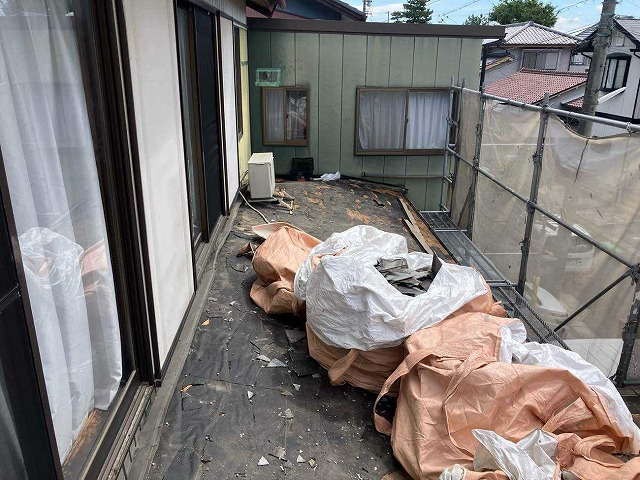既存屋根材の解体